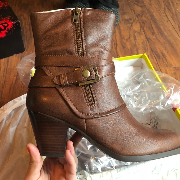 BareTraps Shoes - Bare Traps Arlyn Heeled Bootie Womens New!